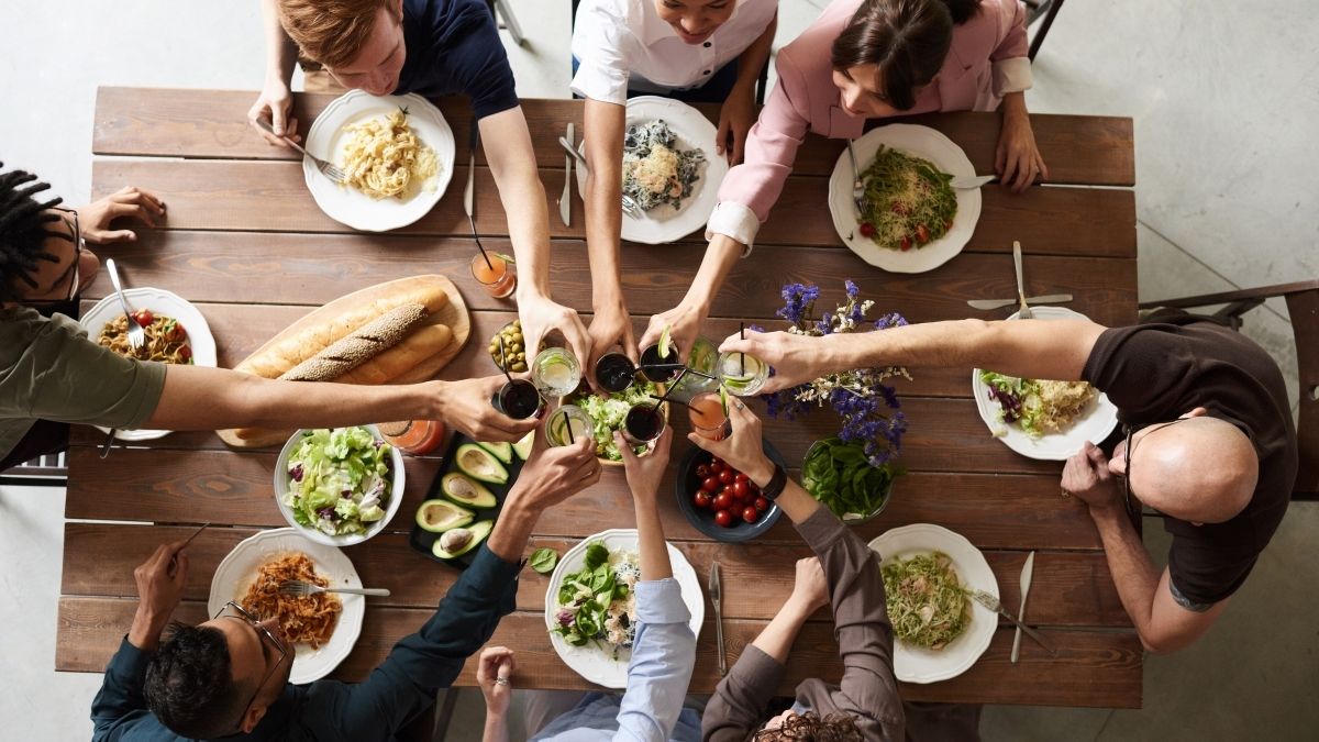 10 Easy Peasy Steps To Host Your First Dinner Party 