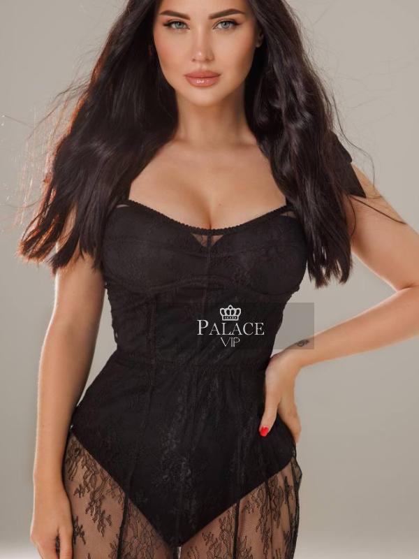 Carla, Chelsea, Polish Escort