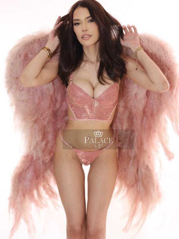 Effy, Earls Court, Brazilian Escort