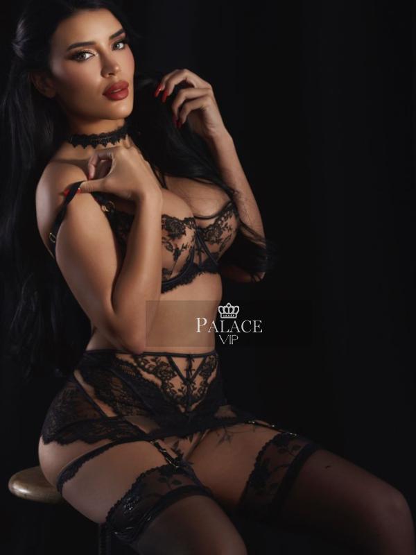 Natalie, Kensington, British Escort