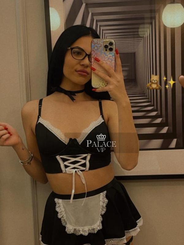 Amira (20)