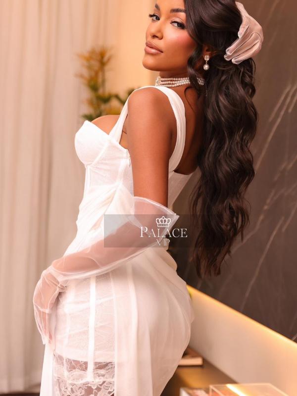 Milleide, Kensington, Brazilian Escort