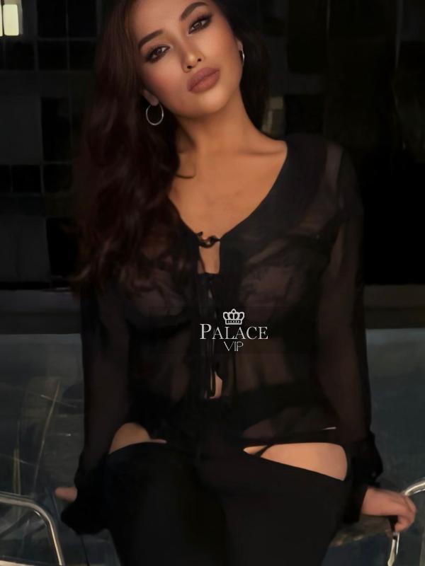 Louise, , British Escort