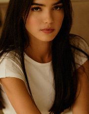 Mia (23)