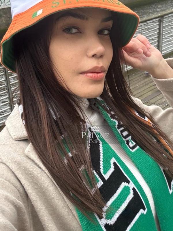 Effy, Earls Court, Brazilian Escort