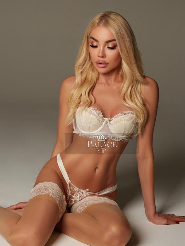 Sienna, South Kensington, Russian Escort